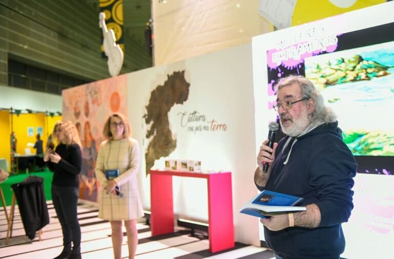 Culturgal réndese ao libro ‘Rogelio Lorenzo. Paleta de nove cores’, da colección Creadores Ponteareáns