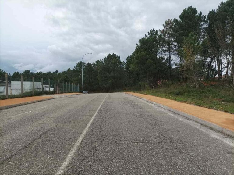 Salvaterra da por rematadas as obras de mellora das beirarrúas do polígono industrial Chan da Ponte
