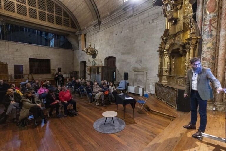 Imponente segunda charla sobre a casa das clarisas
