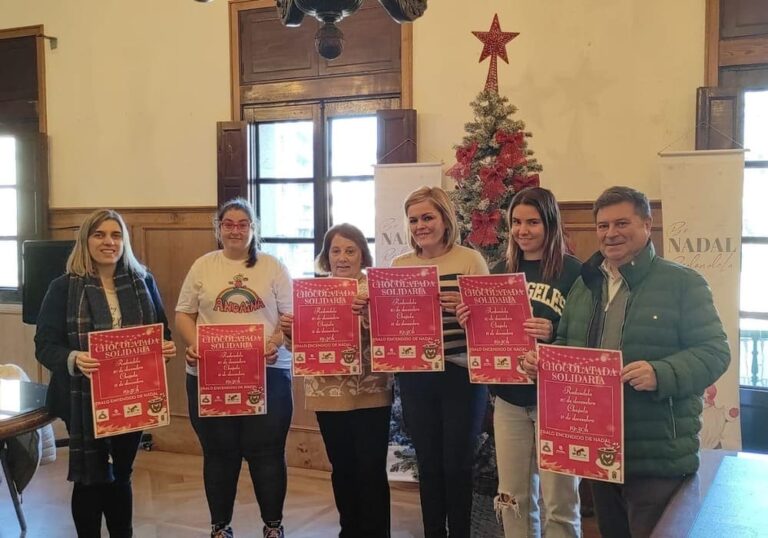 Redondela convida a unha chocolatada solidaria durante o acendido das luces de Nadal