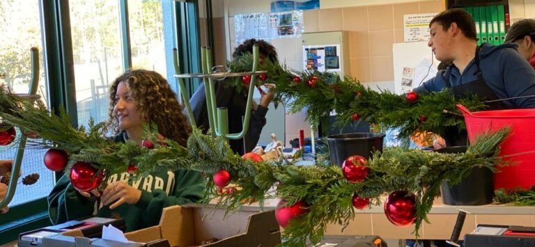 Tomiño aposta por unha decoración de Nadal máis participativa