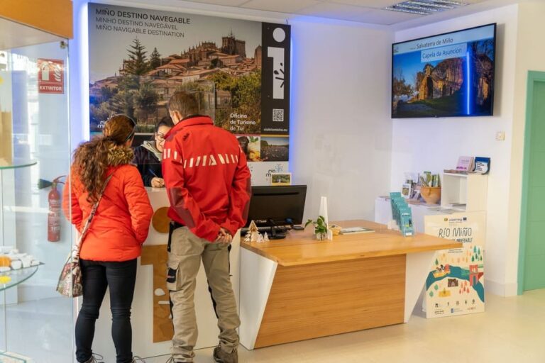 A Oficina Municipal de Turismo de Tui atendeu en novembro máis de 1.200 visitantes