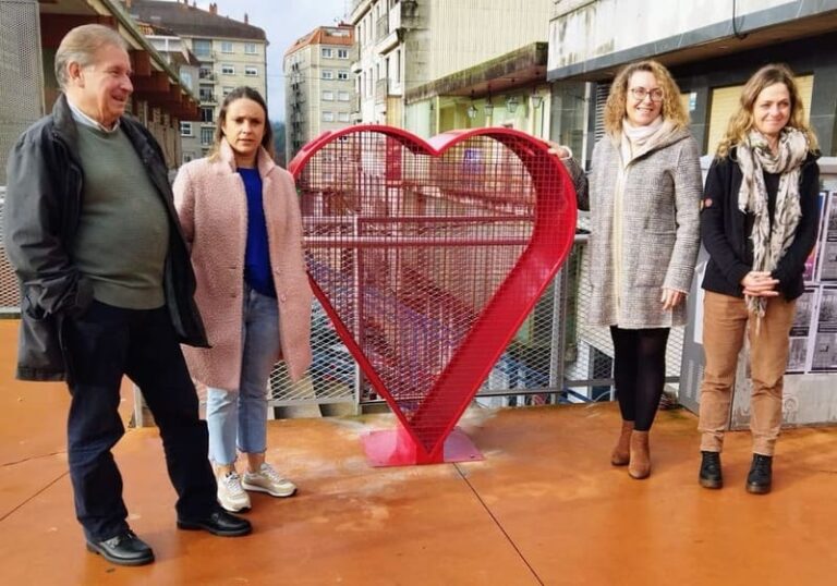 Ponteareas estrea un corazón solidario para a reciclaxe de tapóns de plástico