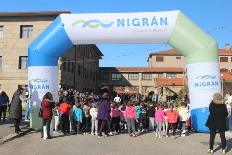 Centos de alumnos de Nigrán participan na ‘XII Carreira Solidaria’