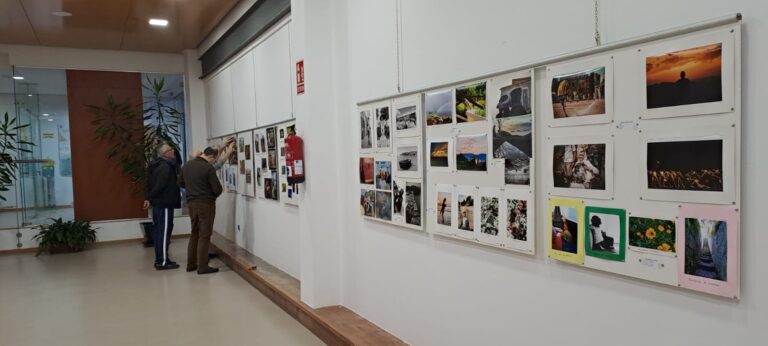 O multiusos de Redondela acolle a exposición fotográfica do Obradoiro Fernando Monroy