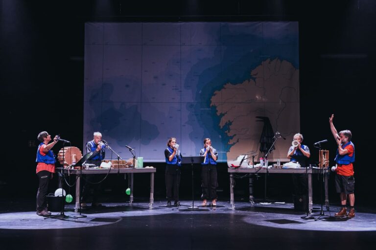 Chévere abre o ciclo teatral en Tui con N.E.V.E.R.M.O.R.E.