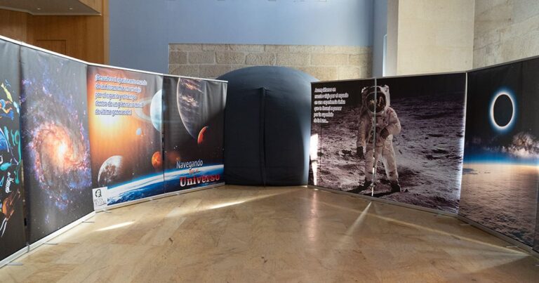Hoxe comezou o planetario “Viaxando polo universo” na biblioteca de Tui