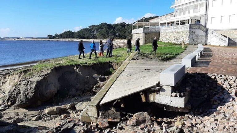 As autoridades valoran os desperfectos provocados polas intensas choivas na Guarda a noite de fin de ano