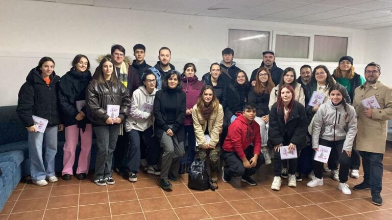 O alumnado do IES 1º de Marzo visita as instalacións do CIM de Baiona