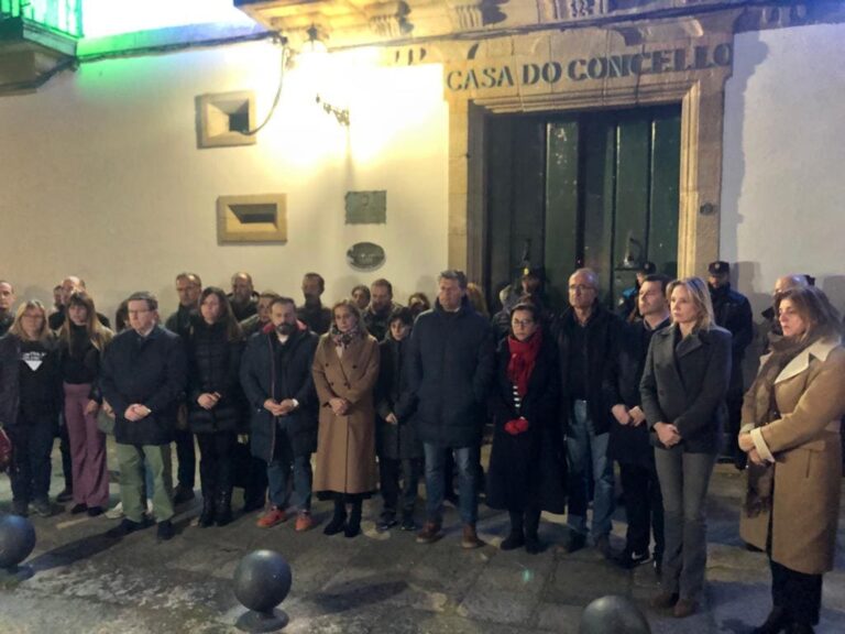 Baiona decreta tres días de loito oficial e gardará un minuto de silencio hoxe ás 19:30h na praza do  Concello