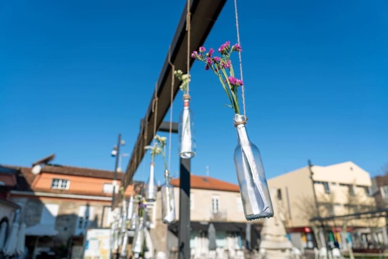 O CRA Mestre Manuel Garcés enche Tomiño de desexos de paz nunha botella