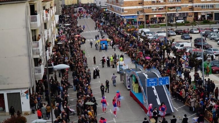 Tui encheranse hoxe de colorido e de festa co Desfile Concurso
