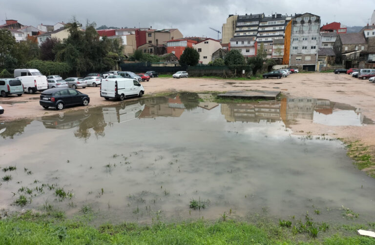 O Pleno do Porriño aproba unha iniciativa do BNG para mellorar o aparcadoiro público da rúa Leandro Diz