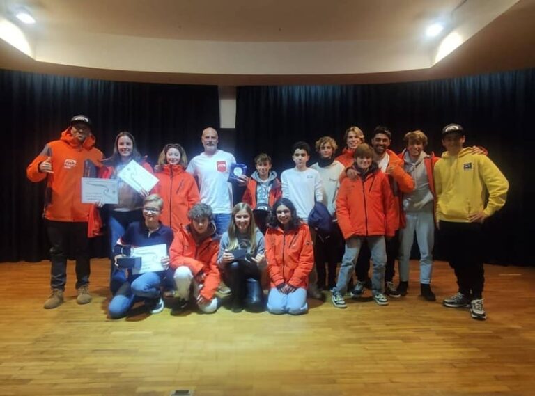 Prado Surf Escola recibe o Premio ao Mellor Club Galego