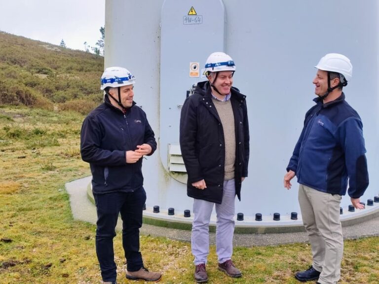 O alcalde da Cañiza visita as instalacións de “Acciona Energía”