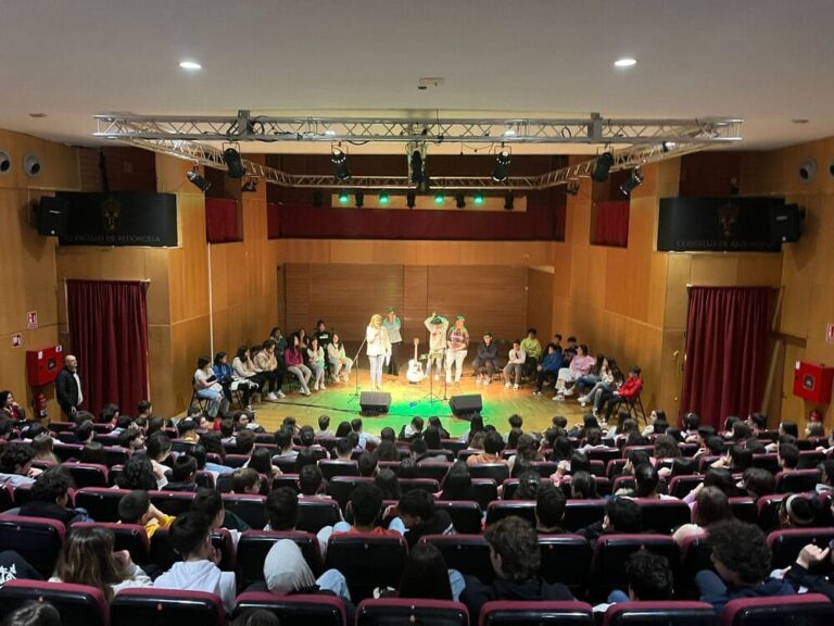 Redondela conmemora o día da poesía cunha representación poética teatralizada de Aldaolado