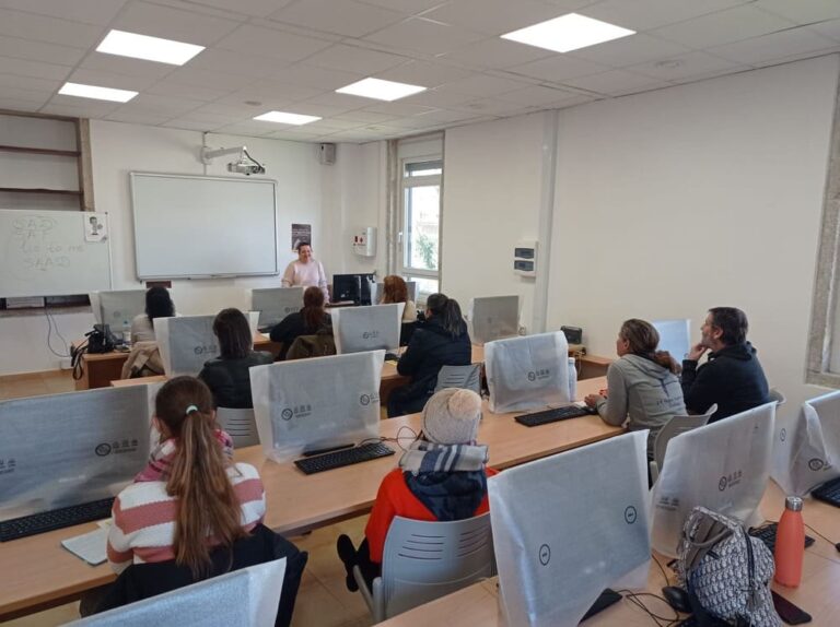 O curso de atención sociosanitaria a persoas no domicilio de Tomiño avanza a bo ritmo