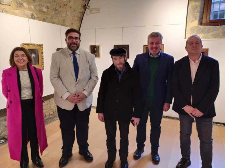 O alcalde da Cañiza acompaña en Ávila ao artista Diego de Giráldez na clausura dunha nova mostra de escultura e pintura