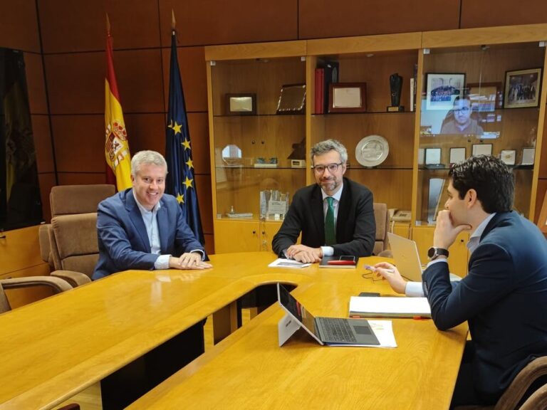 O alcalde da Cañiza reúnese en Madrid co director xeral de Estradas para desatascar a mellora da N-120 ao seu paso pola vila