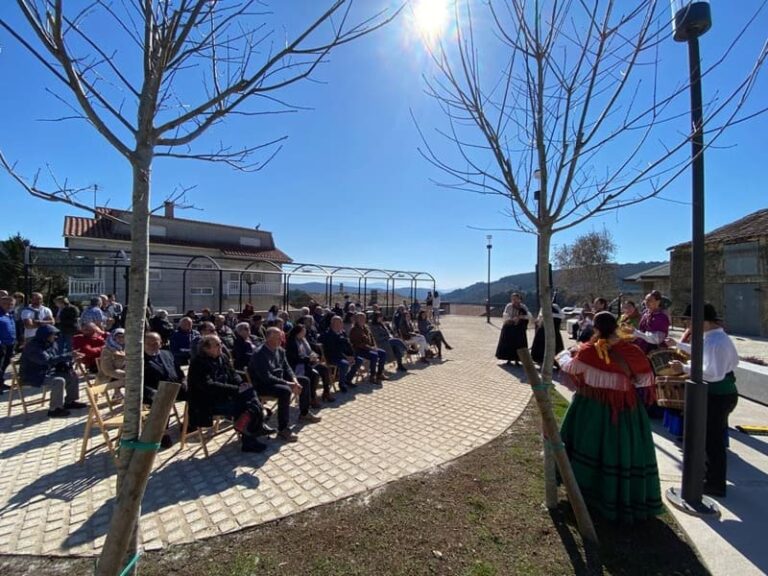 Inauguración da praza do Campo de Burgueira en Oia