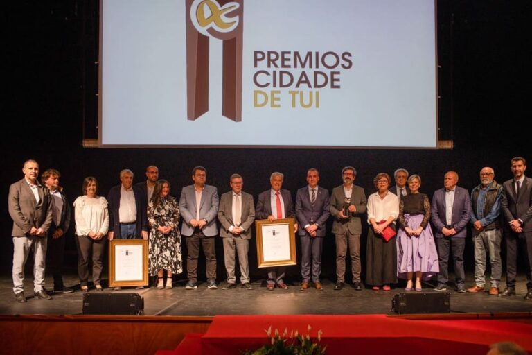 Juan Carlos García-Valdecasas e a Radio Municipal de Tui, premios ‘Cidade de Tui’ 2023