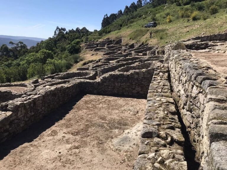 A Guarda sácalle brillo á restauración arqueolóxica do barrio de Mergelina