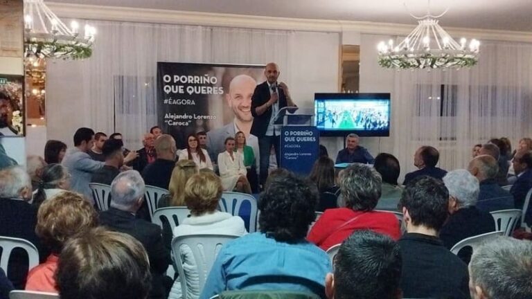 Centos de veciños do Porriño arroupan a Alejandro Lorenzo no comezo da campaña electoral