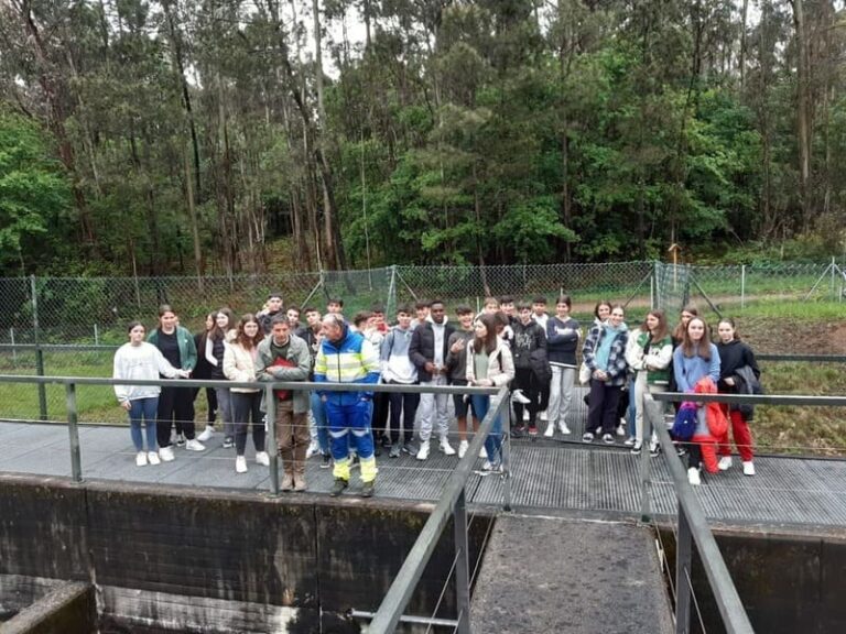 Estudantes do IES de Mos visitan a potabilizadora de auga dos Valos
