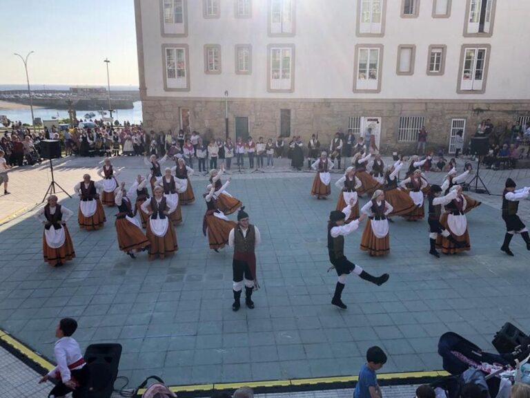 A Guarda festexou por todo o alto o Día das Letras Galegas nunha xornada repleta de música e baile