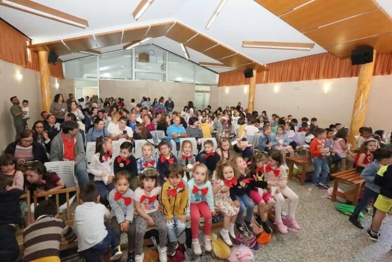 O CEIP Plurilingüe Feliciano Barrera reivindica o galego coa estrea de curtas no I Festival de Cine