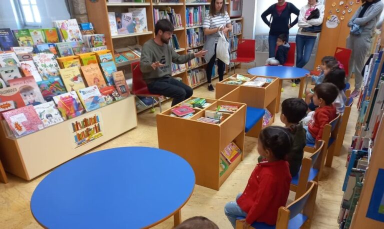 Alumnos da Escola Infantil Galiña Azul visitan esta semana a Biblioteca Municipal de Tui