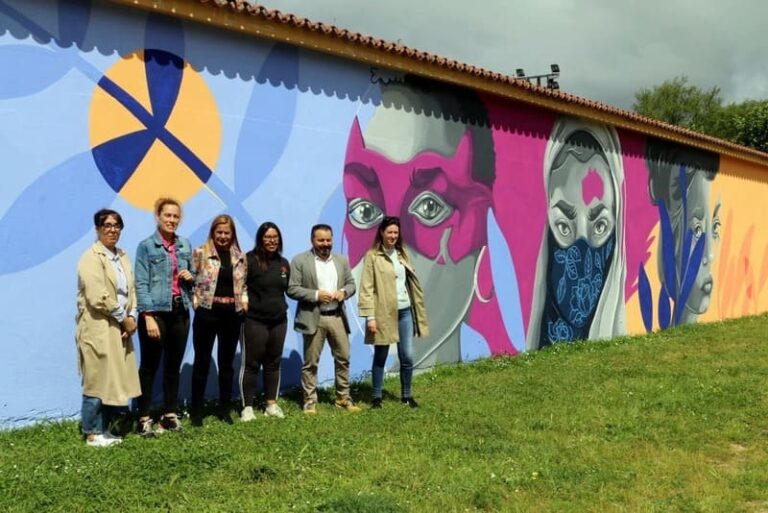 Tamara Baz mostra o seu mural en Gondomar