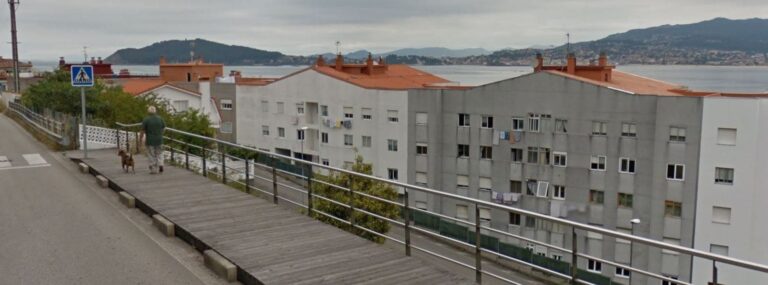 Baiona reparará a pasarela peonil madeira na estrada de subida a Baíña