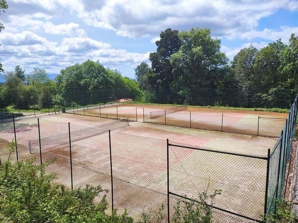A Cañiza reformará as pistas de tenis municipais