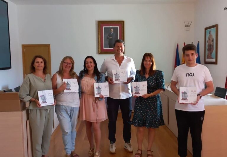 O  certame do relato de Baiona publica o seu primeiro volume