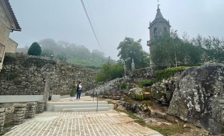A contorna da igrexa das Eiras convértese nun espazo máis accesible