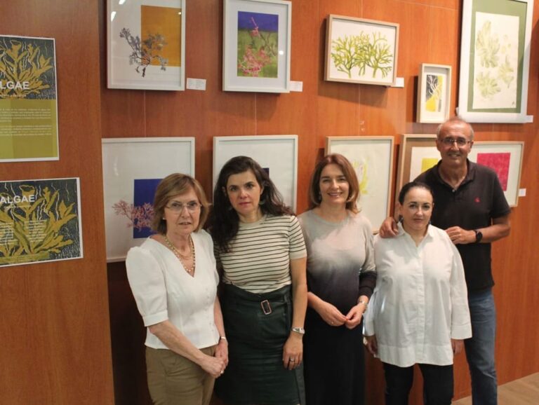 A Escola Municipal de Gravado de Nigrán reproduce artísticamente algas das Illas Atlánticas