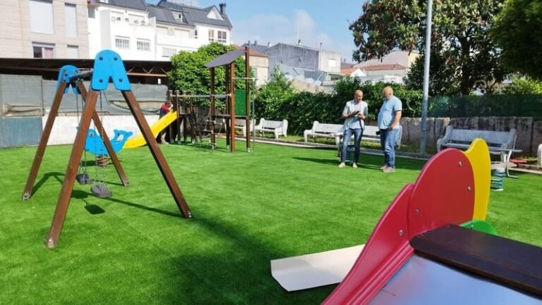 O Porriño avanza na mellora dos parques infantís