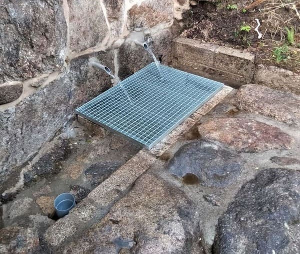 O Concello de Covelo rehabilita a fonte do Barreiro en Santa Marina