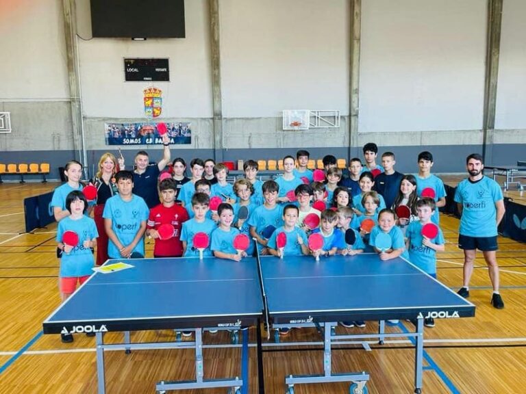 Visita da concelleira de Deportes de Baiona aos campus de Danza e de Tenis de Mesa