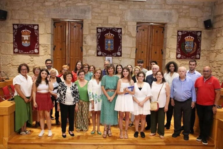 O Concello honra á talentoda compositora e directora pontareá María Domínguez