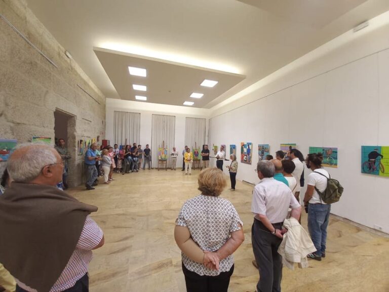 Chuny Vázquez presenta unha retrospectiva da súa obra pictórica en Tui