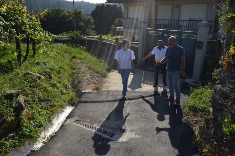O Camiño da Coutada en Louredo xa conta con rede de saneamento