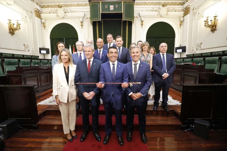 Luis López toma posesión como novo presidente da Deputación de Pontevedra
