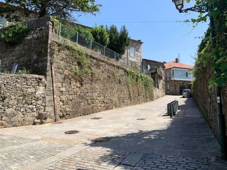 As murallas tudenses centran hoxe a derradeira visita de ‘Coñece o noso patrimonio’