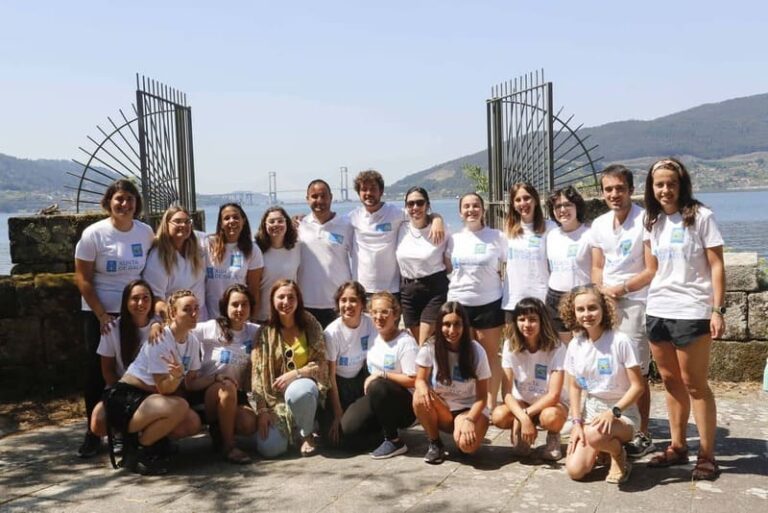 Campo de voluntariado e campamento na illa de San Simón