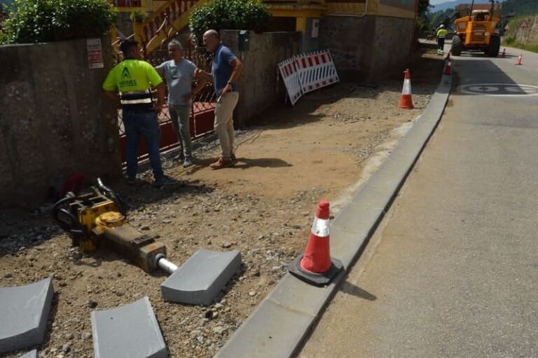 Avanzan a bo ritmo as obras da Fase I de mellora da seguridade viaria e peonil da EP-2601 Mos-Puxeiros