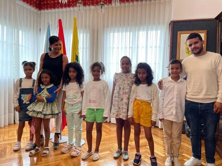 7 cativos saharauis pasan a tempada estival en Mos