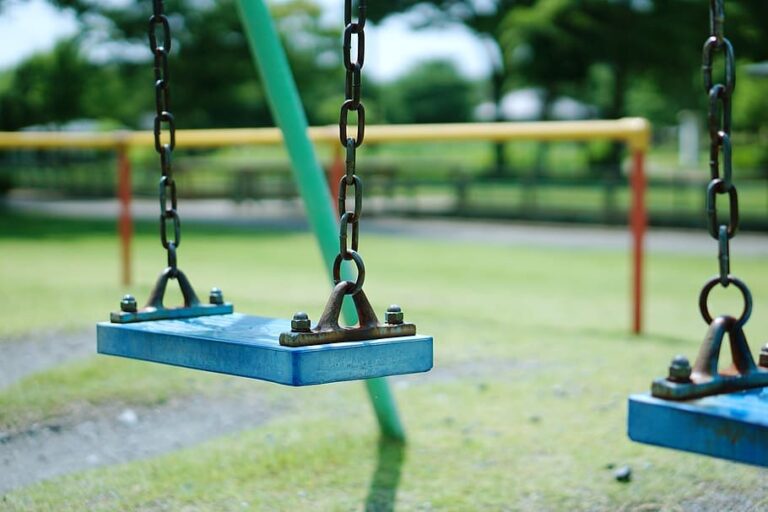 Tomiño pon a punto os parques infantís para o verán