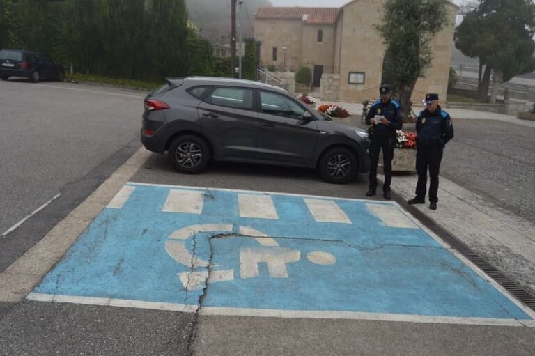 A Policía Local de Mos realizou unha campaña de control das tarxetas para estacionamento en prazas de mobilidade reducida